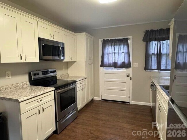 Photo - 1095 Sunset Rd