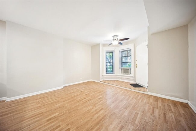 Photo - 750 S Oakley Blvd Unidad 1