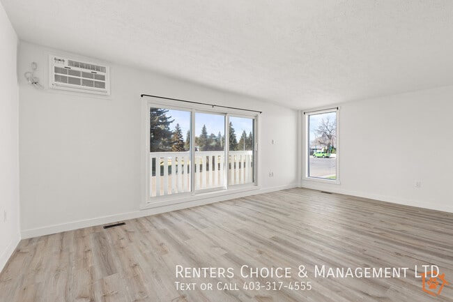 Photo - Renovated Dog + Cat Friendly Townhouse with Parking + AC
