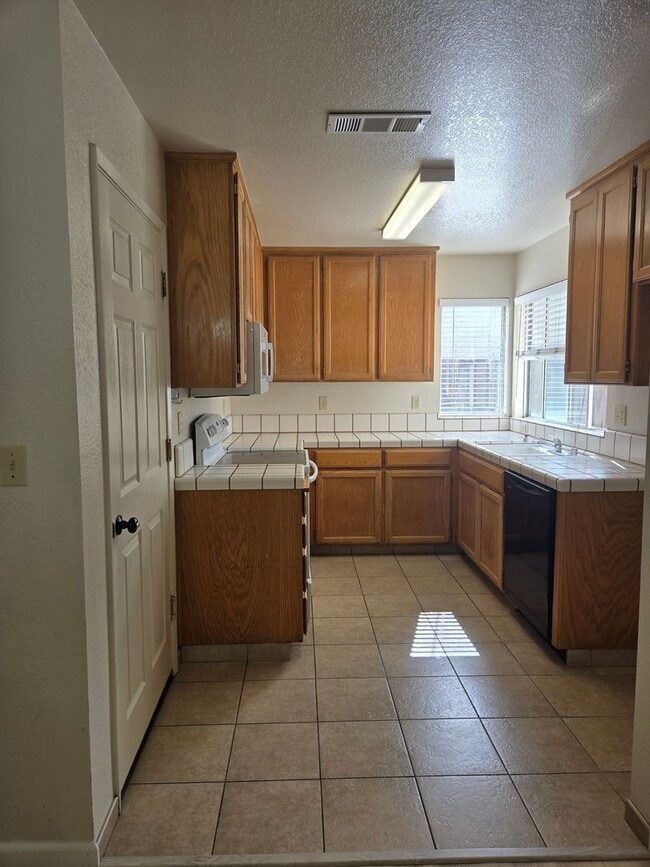 Photo - 348 Leffler Pl