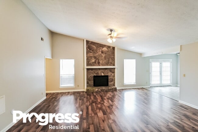 Photo - 2468 Mistletoe Ln SW