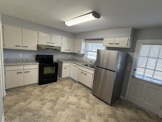 Photo - 125 Greenbriar Rd