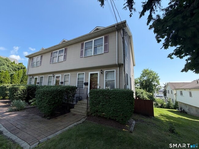 Building Photo - 612 Black Rock Tpke Unit 612