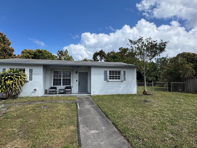 Building Photo - 16981 NE 8th Ct