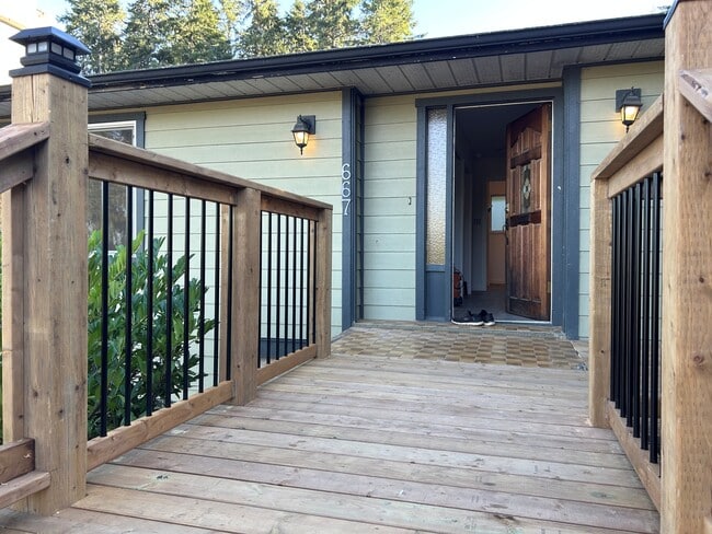 Photo - 667 Sixth St