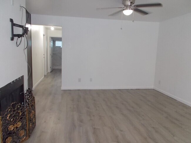 Photo - 6208 Ilanos Ln Unit B