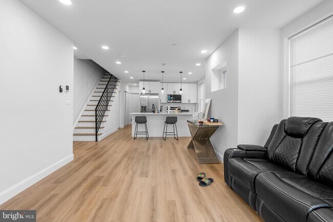 Building Photo - 1242 N 15th St Unit 2