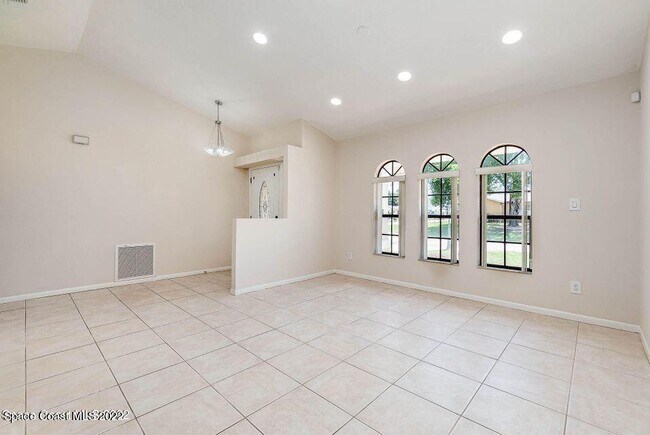 Building Photo - 1040 Big Horn Cir NW