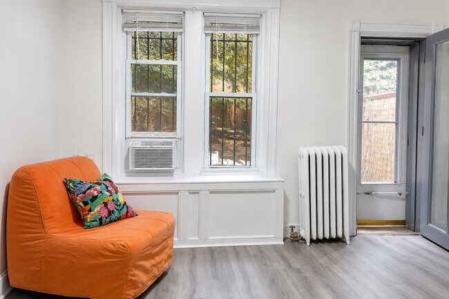 320 A West 135th Street-SI ID1032042P