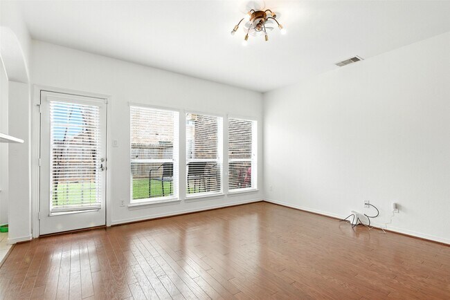 Photo - 8904 Clovermist Dr