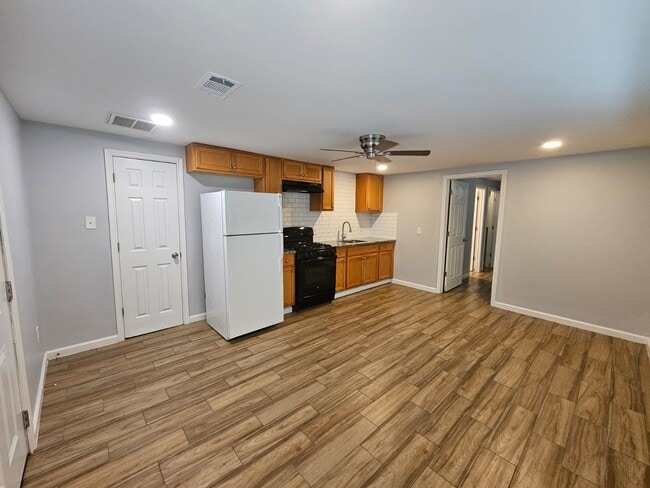 Building Photo - 9222 Sandra St