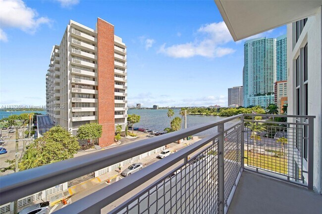 Building Photo - 2150 N Bayshore Dr Unit 0213 Rental