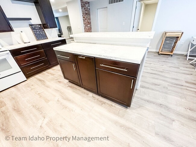 Photo - 1123 E 6th St Unit 1123 E 6th #B - Lower