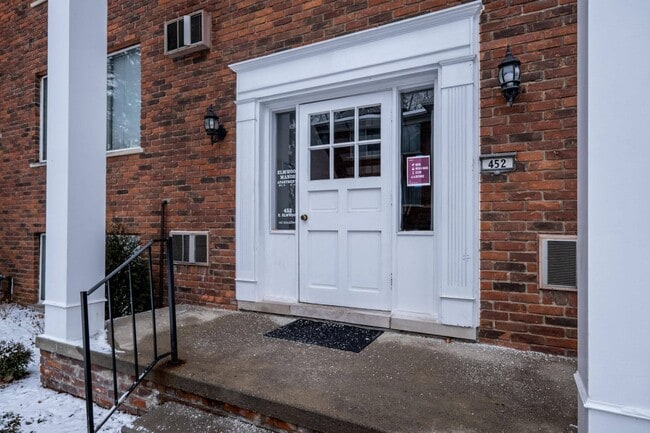 Photo - Elmwood Manor Apartments