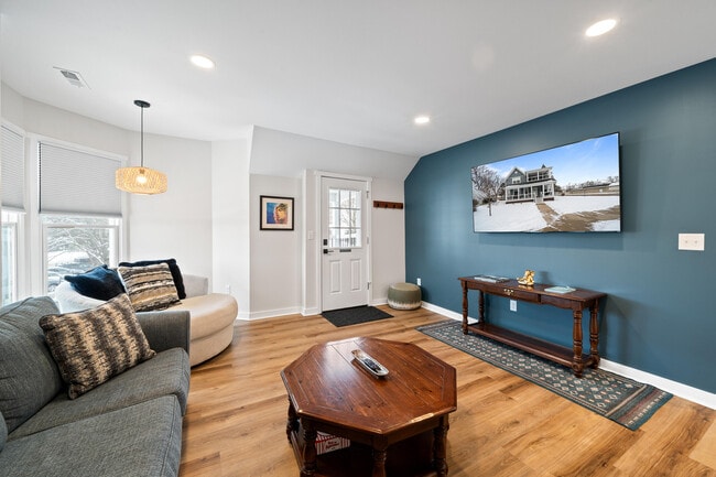 Photo - 80 W Geneva St