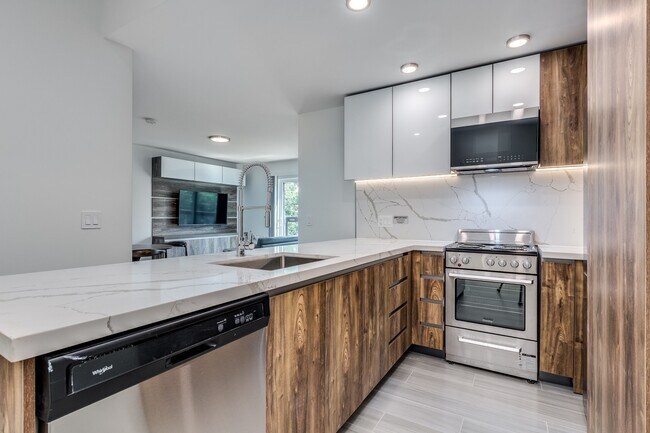 Photo - 1168 Pendrell St Unit 310