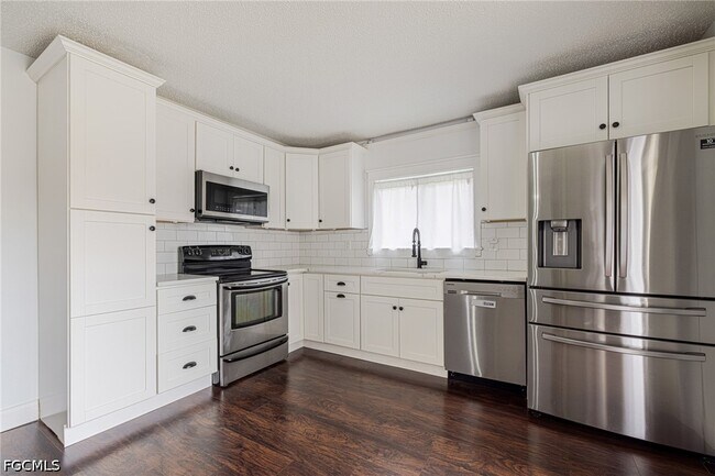 Photo - 1418 Park Shore Cir