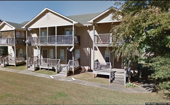 Front of building-being redone - 330 Mcpherson St Apartamentos