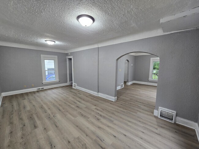 Photo - 642 Dawson St
