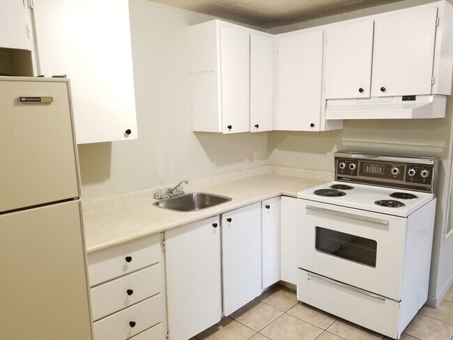 Photo - 660 Wyandotte St W