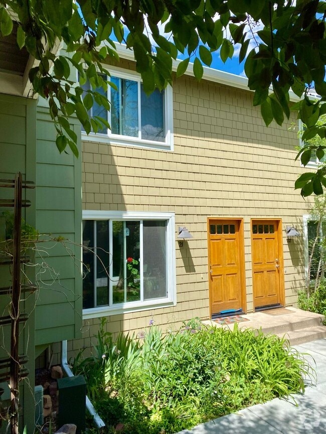 Building Photo - Charming North Boulder 3 Bedroom Townhouse