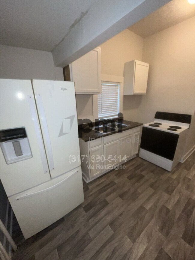 Photo - 2422 E Adams St