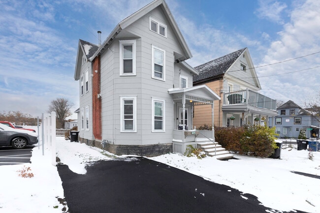 Photo - 127 Ashworth Pl
