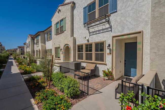 Building Photo - 2629 S Equestrian Dr Rental