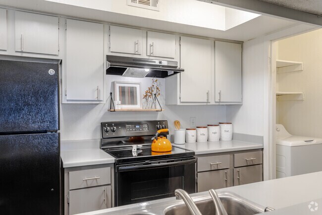1BR,1BA - 710 Updgraded - Kitchen