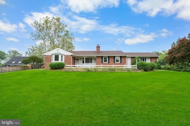 Building Photo - 9201 Rosemont Dr