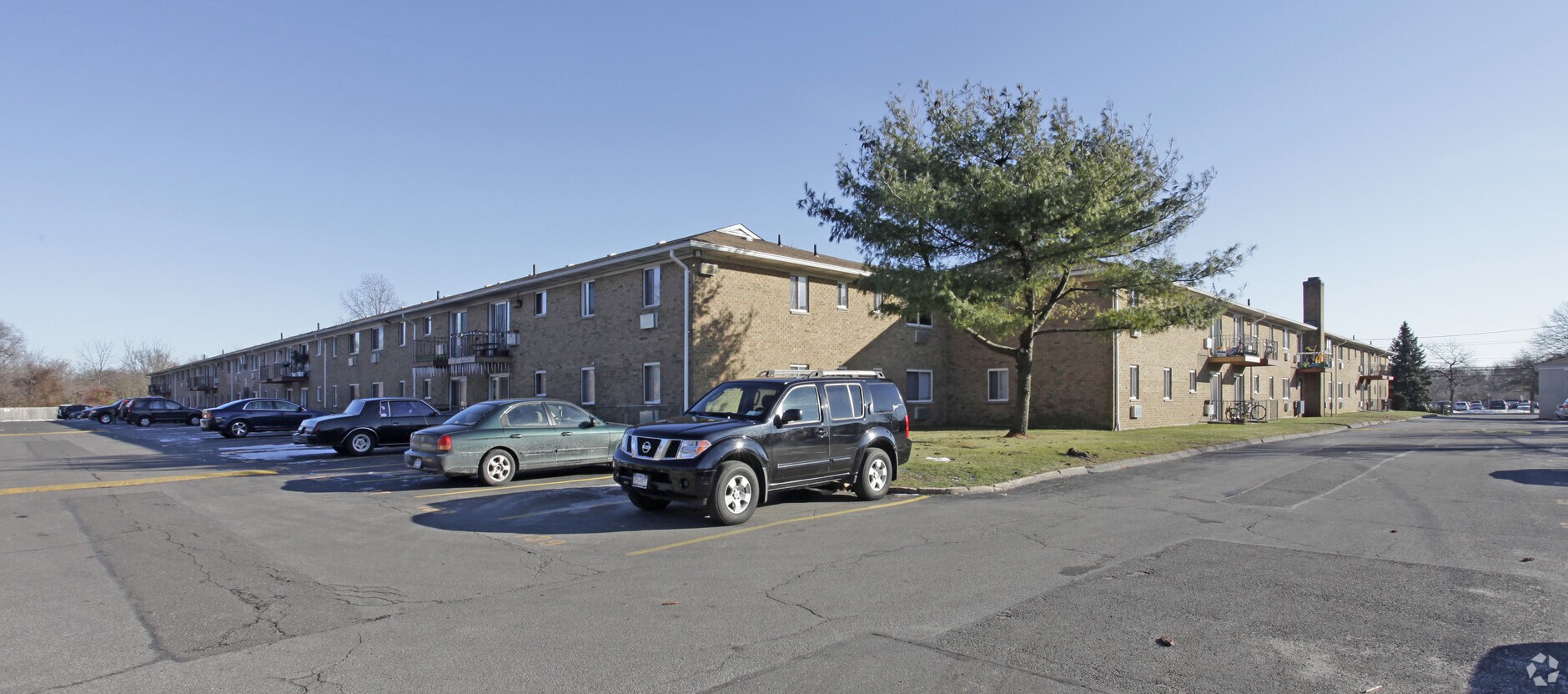 Maplewood Apartments - Pine Brook Village