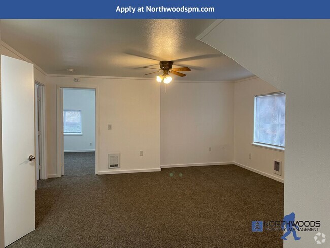 Building Photo - Recently Renovated 2 Bedroom 1 Bathroom Up... Rental