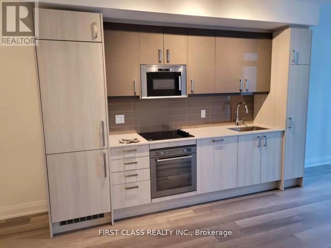 Photo - 77 Mutual St Unit 911