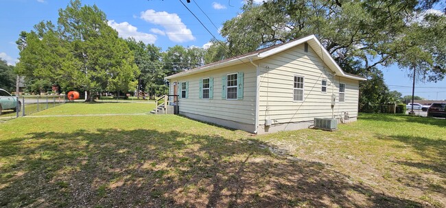 Photo - 725 Powell Dr