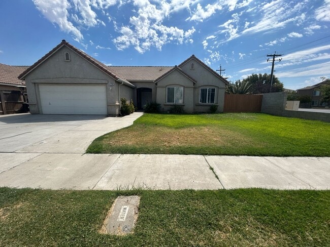 Building Photo - 4 bedrooms in Lemoore Easy Highway Access Rental