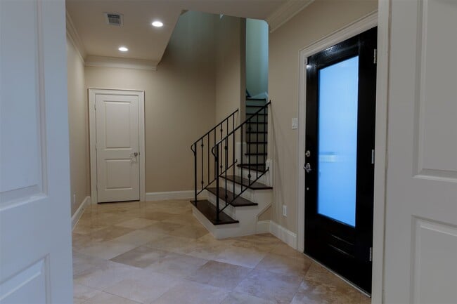 Photo - 2101 Elmen St