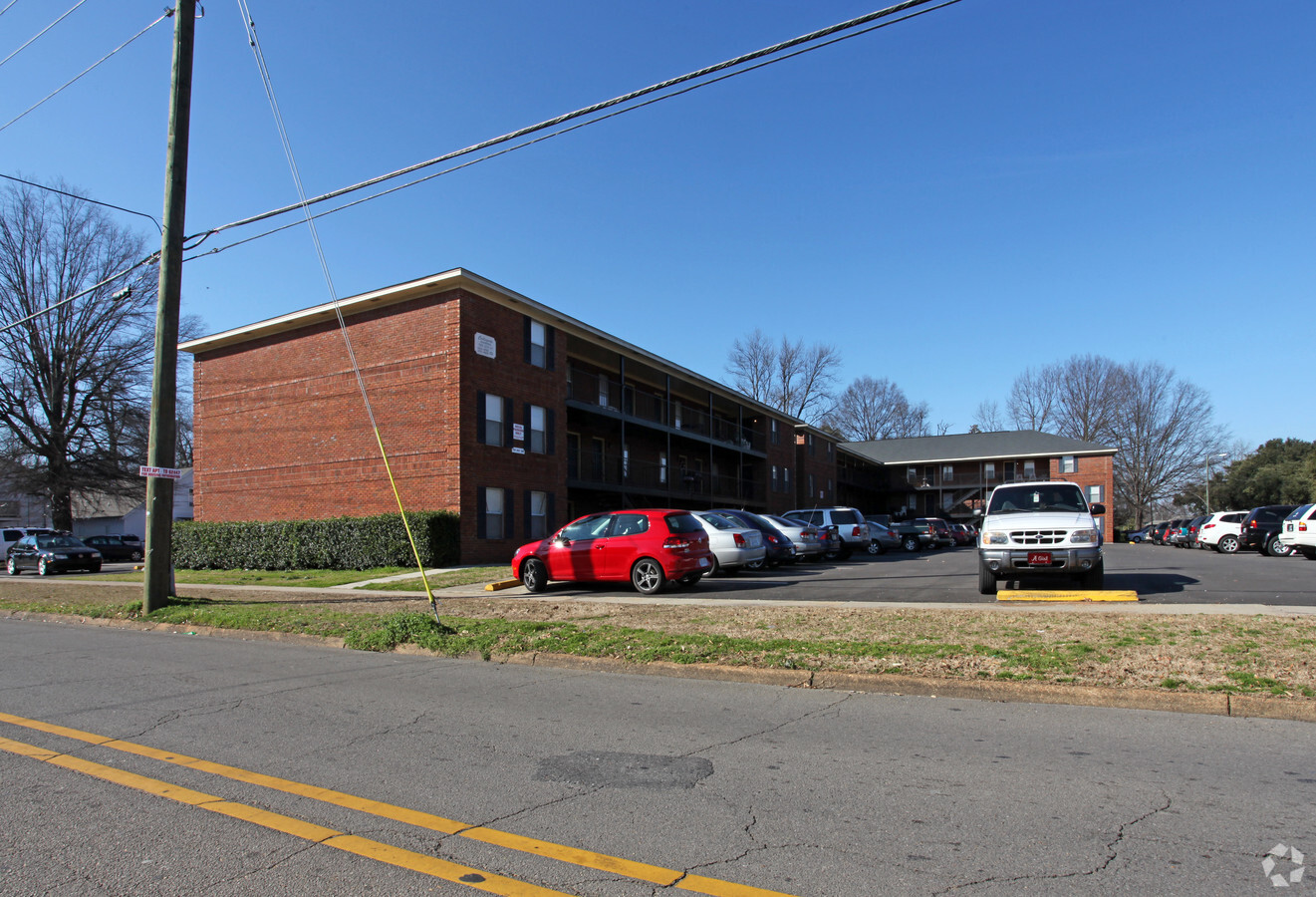 Collegiate Downs - Collegiate Downs Apartments