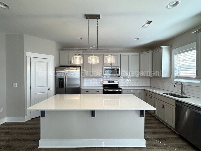 Photo - 102 N Dunn St