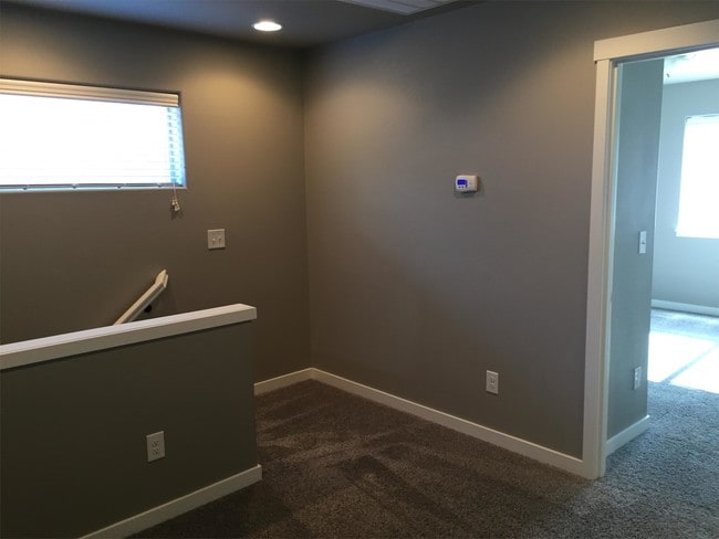 Photo - 5908 NE 71st Ct