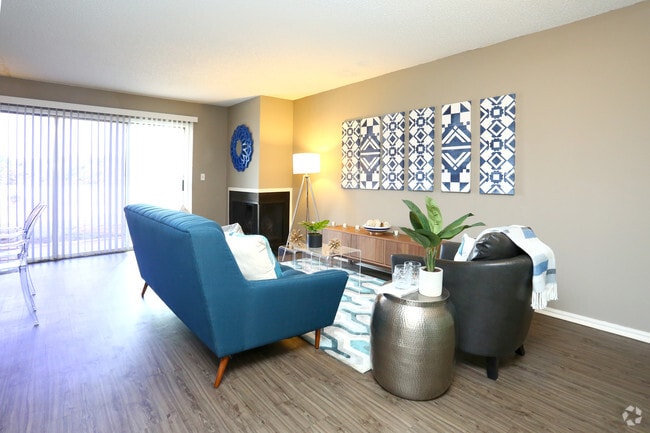2BR, 2BA - 1060SF - Living Area