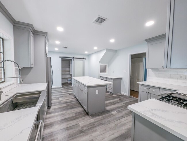 Photo - Spacious 4/3 bathroom Home