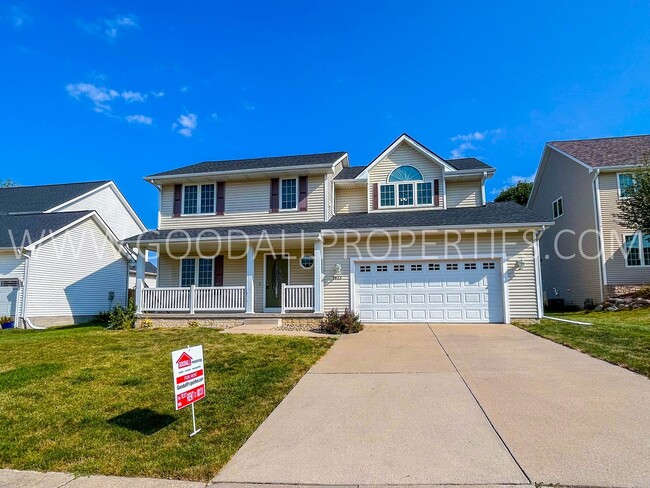 Building Photo - 3 Bedroom Single-Family home in West Des Moines with a fully fenced in yard!
