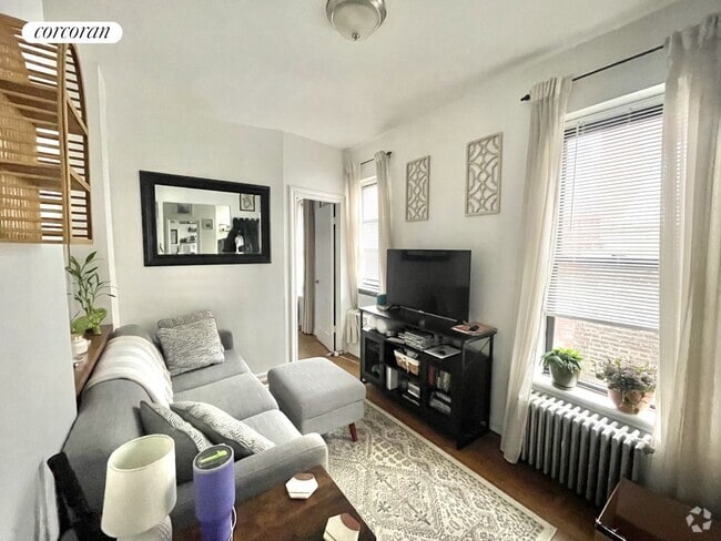 Building Photo - 338 E 65th St Rental