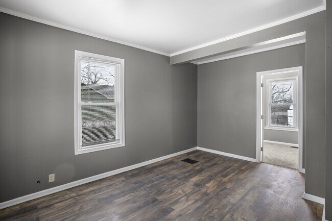 Photo - Now available. Vouchers accepted! Unidad 1