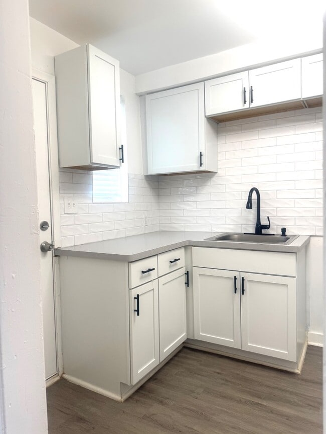 Photo - 480 Marquette Dr