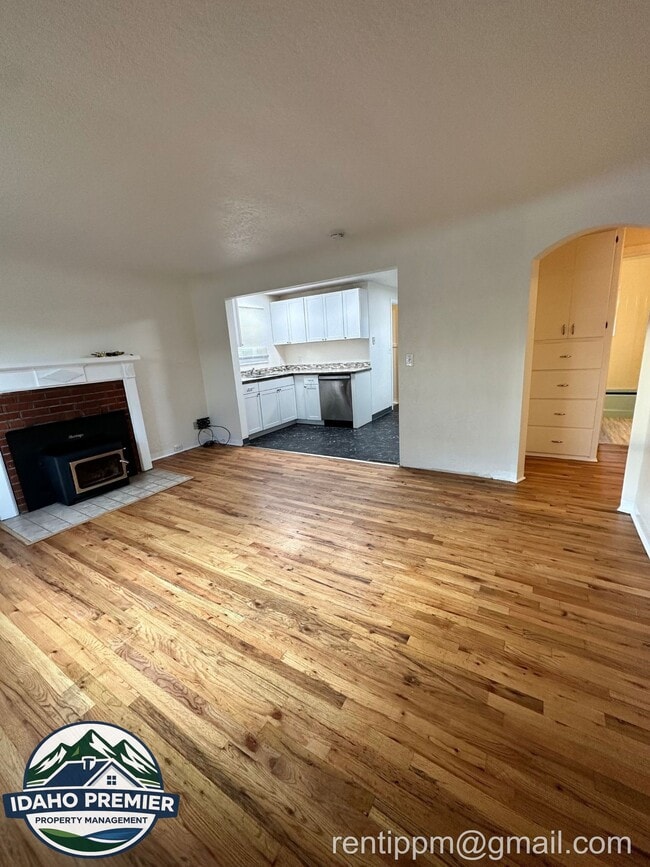 Photo - 709 N Stanley St