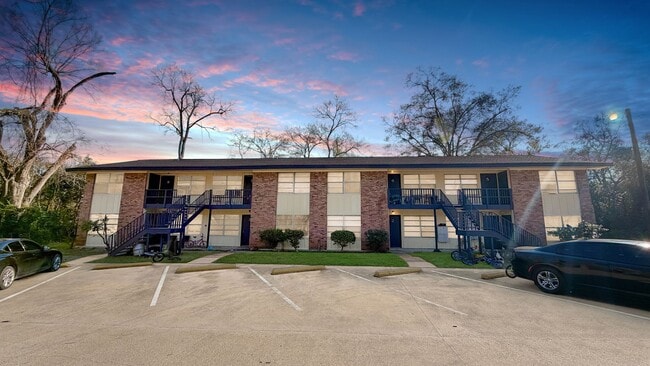 Building Photo - 111 S Drew St Unit 111 S Drew Street  8