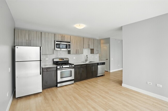 Building Photo - 326 E Wacker Dr