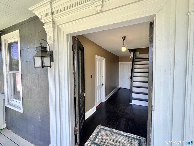 Photo - 1596 Main St