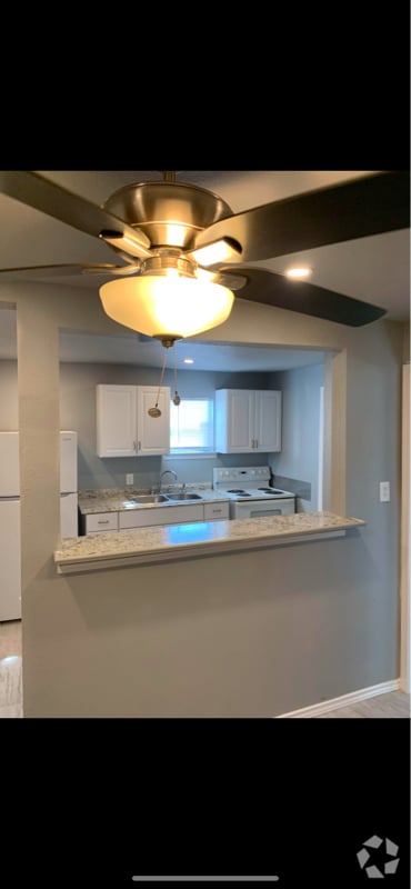 Building Photo - 2113 Saladia St Unit Apt For Rent 1 x 1 -All bills included